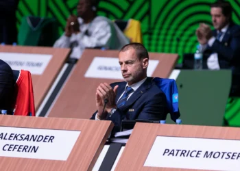 Ceferin se retira de la contienda por la FIFA, pero advierte sobre posibles rivales para Infantino en 2027