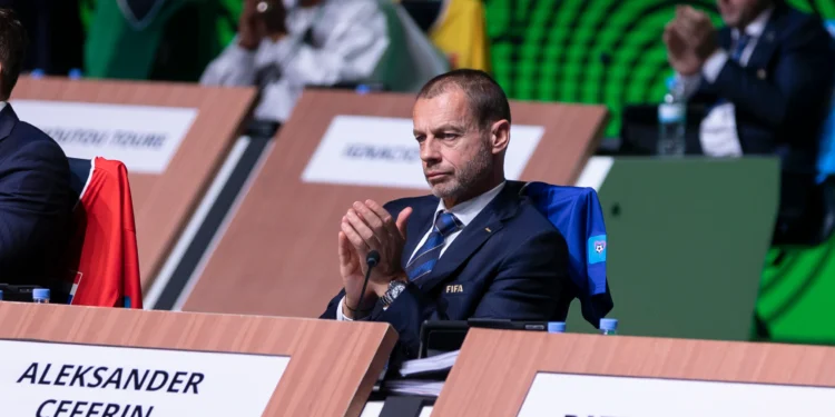 Ceferin se retira de la contienda por la FIFA, pero advierte sobre posibles rivales para Infantino en 2027