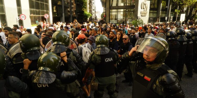 El Gobierno reforzó la seguridad en Plaza de Mayo ante una marcha por el endeudamiento