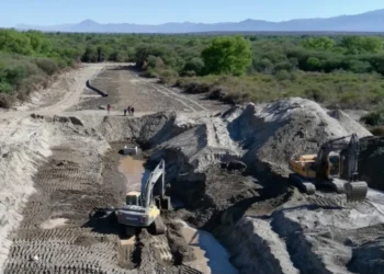 Contrataciones millonarias y cambios en una licitación: las observaciones de la Fiscalía sobre la crisis de la red cloacal
