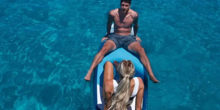 Marcos Senesi y Kelci Rose Bowers disfrutan de unas vacaciones en un sofisticado destino tras el Mundial