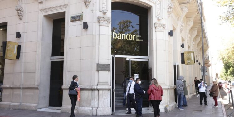 Llaryora impulsa el “Alivio Cordobés” para refinanciar deudas familiares y reducir el costo de los créditos