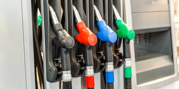 La venta de combustibles cayó 6,4% en julio y acumuló seis meses de bajas