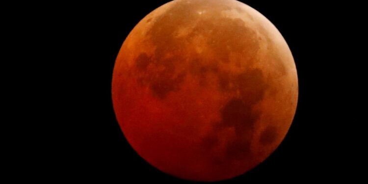 Imágenes y videos del Eclipse Lunar “Luna de Sangre” 2026 en Argentina