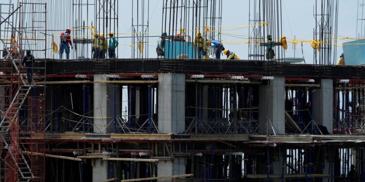 La inversión cae y crece la brecha de infraestructura: Argentina destina 16% del PBI