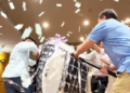 Tensión en Tucumán: jóvenes libertarios destruyeron una maqueta de la Legislatura y hubo repudios