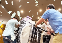 Tensión en Tucumán: jóvenes libertarios destruyeron una maqueta de la Legislatura y hubo repudios