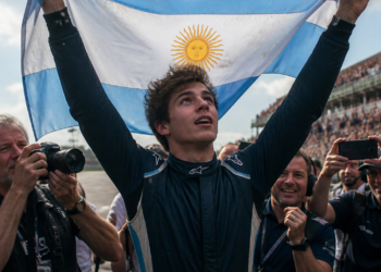 La emotiva historia de la bandera argentina que acompañó a Franco Colapinto en el GP de España: 15 años de anhelos culminados