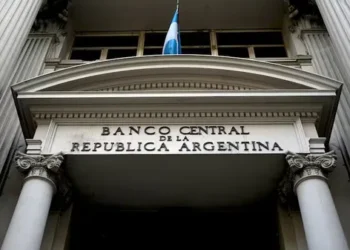 El Tesoro transfirió al Banco Central letras por hasta USD 2.000 millones para reforzar su capacidad de intervención cambiaria