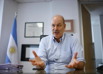 Sturzenegger cuestionó los acuerdos salariales de la construcción y apuntó contra el costo del sector
