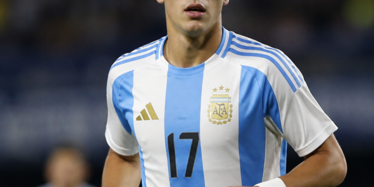 Una joven promesa del fútbol argentino con raíces costarricenses