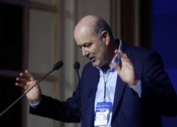 Sturzenegger: “Mi ministerio es el de la felicidad” y destacó el rumbo económico del Gobierno
