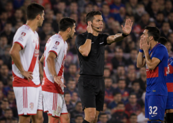 Tigre y Barracas empatan sin goles: el árbitro ignora el VAR y no decreta penal