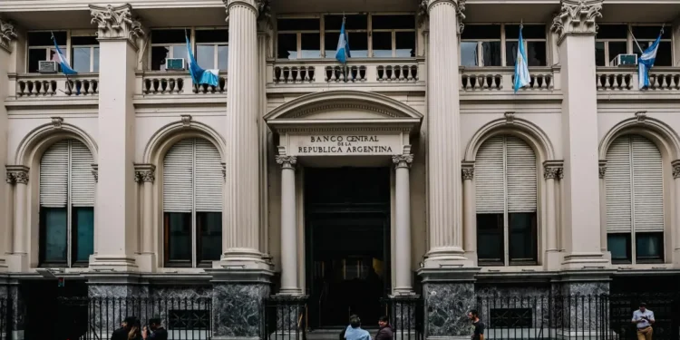 El BCRA registró un superávit de US$806 millones en agosto, pero la demanda de dólares de los particulares siguió elevada