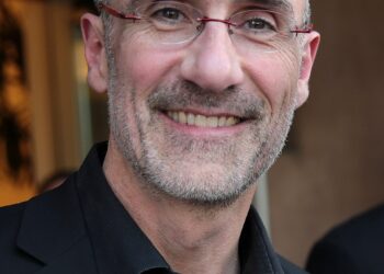 Arthur C. Brooks, académico de Harvard, sobre la crianza y la felicidad: ‘Sé un modelo de lo que deseas ver en tus hijos’