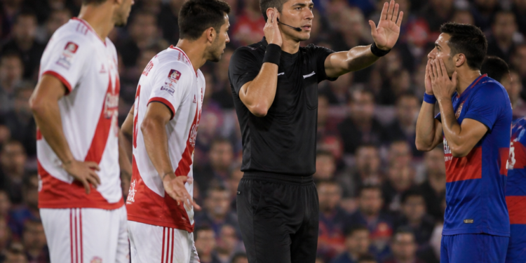 Tigre y Barracas empatan sin goles: el árbitro ignora el VAR y no decreta penal