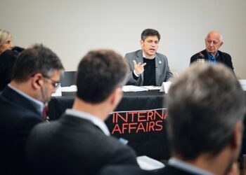 Kicillof cuestionó el rumbo económico de Milei y habló de una “catástrofe” en Argentina