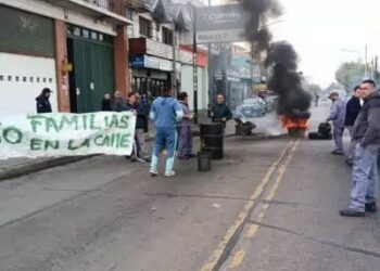 Una metalúrgica de Lanús apagó su último horno y ofreció material a sus trabajadores como parte del pago de salarios adeudados
