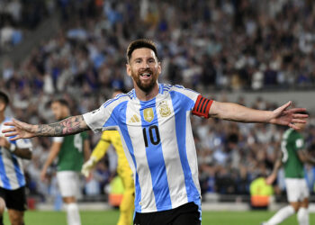 La herencia de la camiseta 10 en la Selección: Scaloni la reserva mientras cuatro jugadores aspiran a lucirla