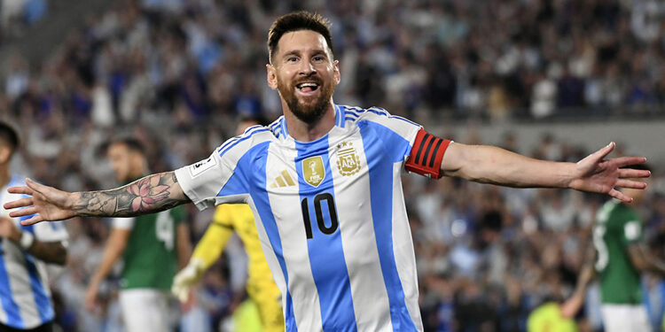 La herencia de la camiseta 10 en la Selección: Scaloni la reserva mientras cuatro jugadores aspiran a lucirla