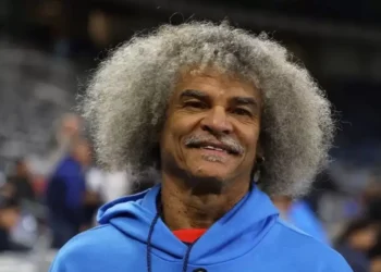 Carlos Valderrama sorprende con un drástico cambio de look al despedirse de su melena