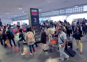 El tráfico aéreo mundial cayó en septiembre, pero América Latina registró un crecimiento superior al 8%
