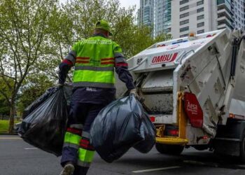 La Ciudad prepara un nuevo sistema de recolección de residuos y crece el conflicto con Camioneros
