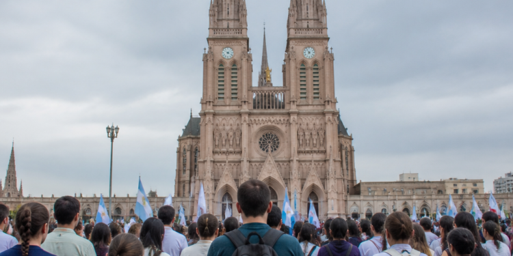 La Peregrinación Juvenil a Luján se prepara para recibir al Papa: “Madre, en tu abrazo nos reconocemos hermanos”