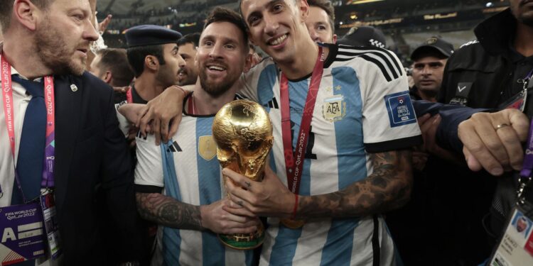 La emotiva despedida de Lionel Messi: homenajes de Ángel Di María y regalos de Conmebol