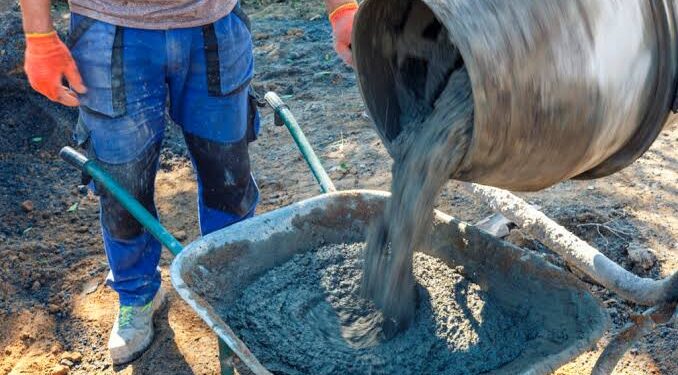 Los despachos de cemento repuntaron en septiembre, pero todavía acumulan una caída en 2026