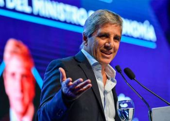 Caputo proyectó una reducción de impuestos por USD 500.000 millones hasta 2031 y estimó 250.000 empleos por el RIGI