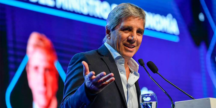 Caputo proyectó una reducción de impuestos por USD 500.000 millones hasta 2031 y estimó 250.000 empleos por el RIGI