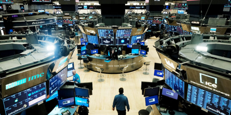 Los activos argentinos vuelven a caer y el riesgo país sube 4,6% hasta los 635 puntos