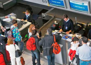 El Gobierno dolarizó la tasa aeroportuaria de cabotaje y fijó un tope de US$9 por pasajero