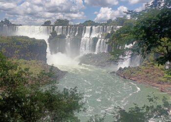 Reabren las Cataratas del Iguazú tras una histórica crecida: detalles sobre el acceso al Parque Nacional