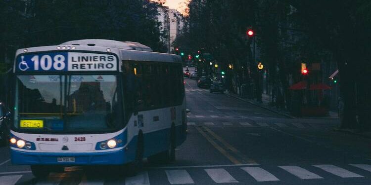Aumentan los colectivos, el subte y los peajes en noviembre: cuánto costará viajar en el AMBA