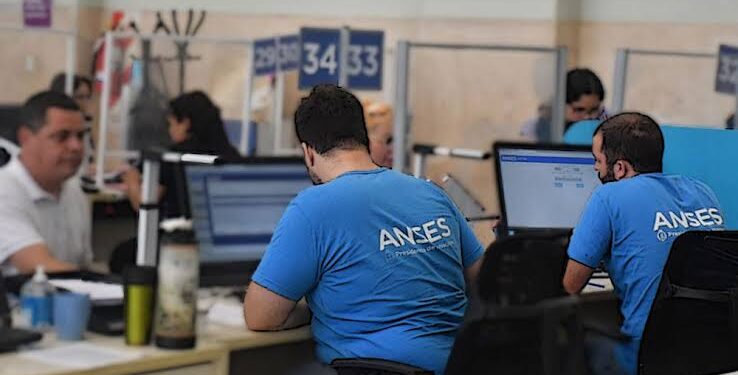 El Gobierno lanzó un plan de retiros voluntarios para empleados estatales: quiénes pueden acceder y cuánto cobrarán