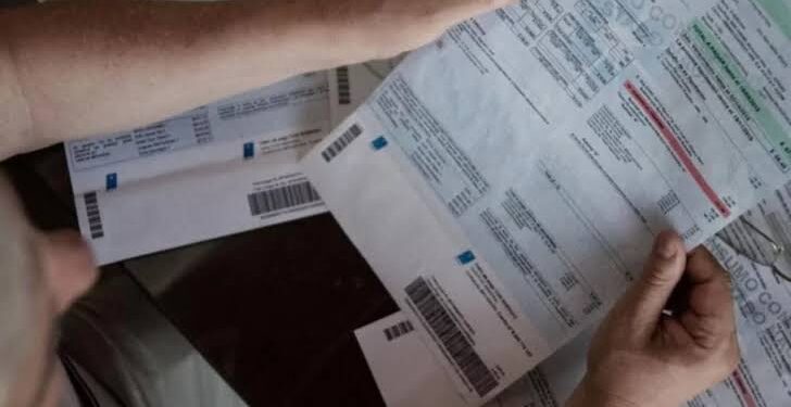 Una familia del AMBA necesitó más de $266.000 en octubre para pagar los servicios y el transporte