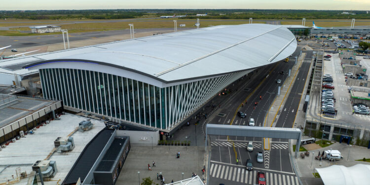 Ezeiza operará con una sola pista durante 18 días y habrá cambios en los vuelos internacionales