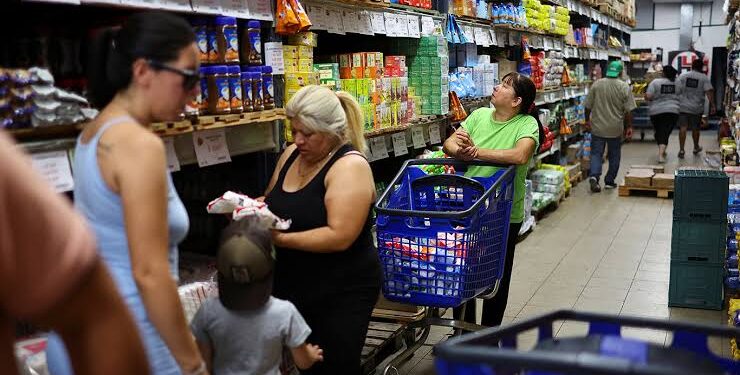 El consumo masivo cayó en septiembre y acumula una baja del 2,7% en 2026