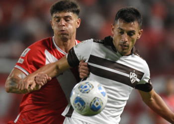 Argentinos Juniors y Platense empataron 1-1 en un clásico que frena las aspiraciones del Bicho